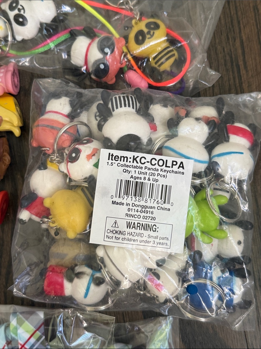 100 Collectible Keychains 1.5” Rubber 3D Key Chains Backpack Prize Favor Animals - Picture 7 of 17
